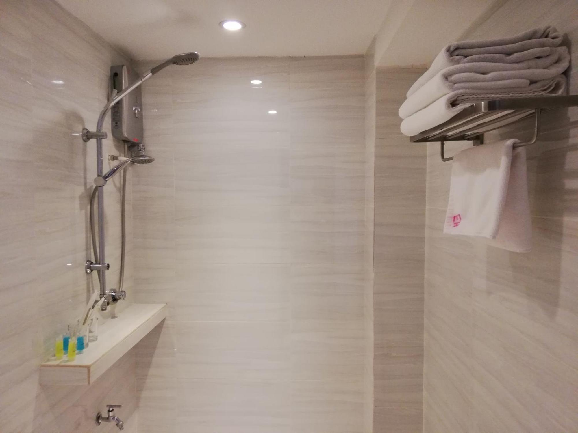 Ease Hotel Kota Kinabalu Dış mekan fotoğraf