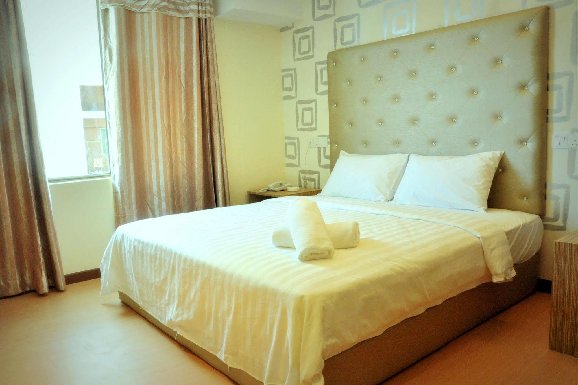 Ease Hotel Kota Kinabalu Dış mekan fotoğraf